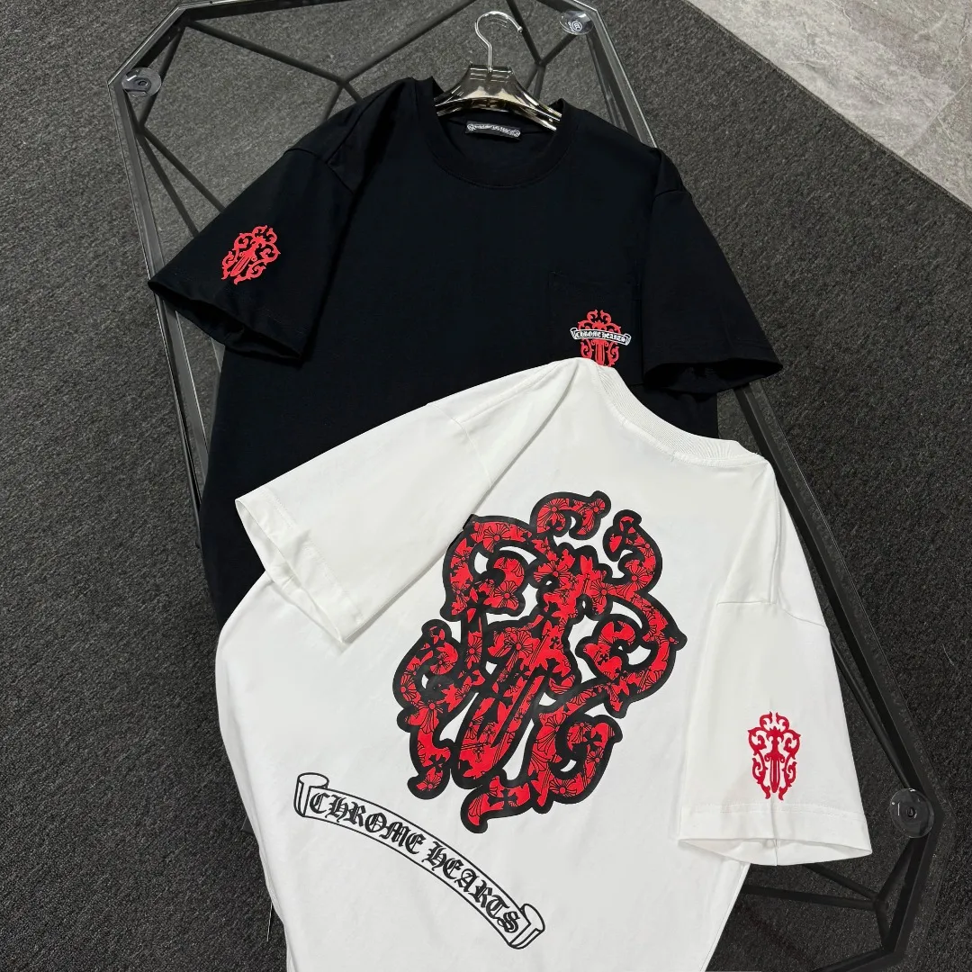 P170 Chrome Hearts 25 high-end versions. The fabric is made of 300 grams of high-density pure cotton. It does not deform or shrink. It has three labels. It is the same style for men and women. Technology: suede foaming + digital printing. Color: white, black. SIZE: S-XL.